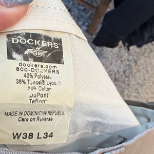 Dockers Men's Khaki Pants in Light Tan